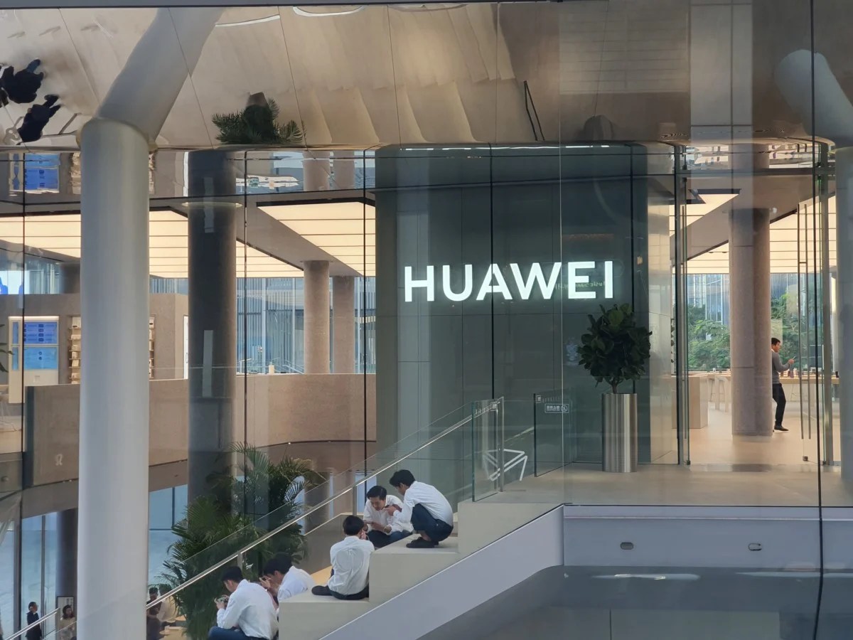 Huawei logo loin