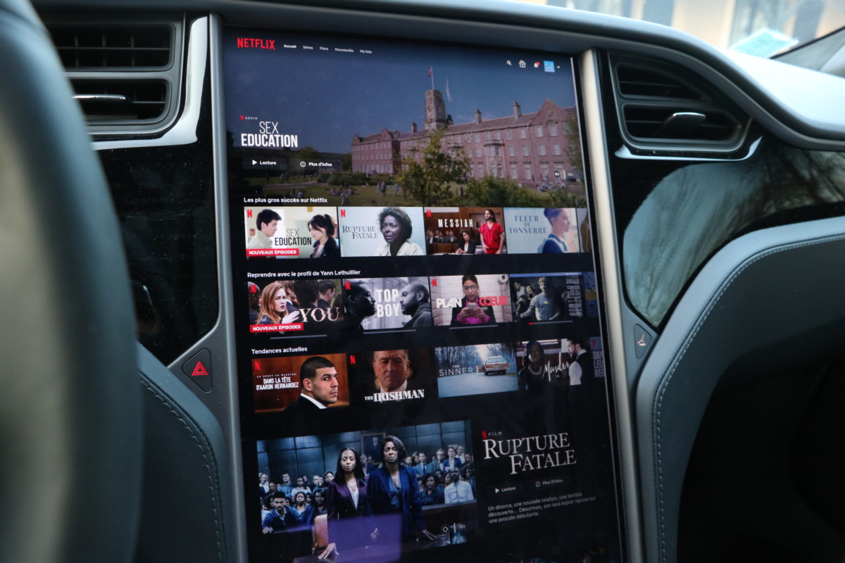 Les services de vidéos sur la Tesla Model S