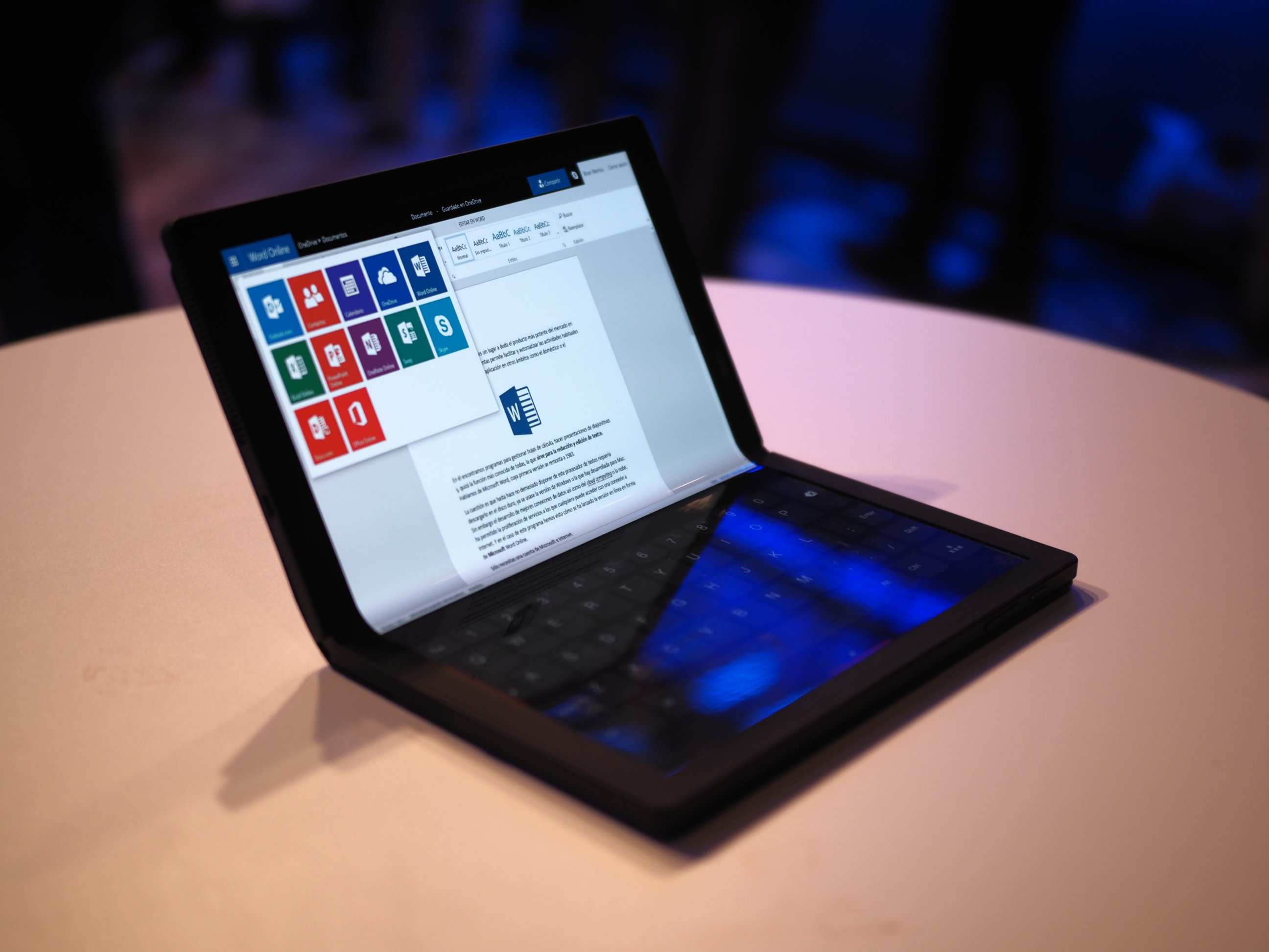 Lenovo ThinkPad X1 Fold Bureau tique 2