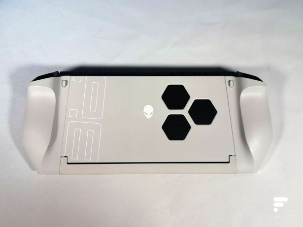 pem-alienware-concept-ufo-07