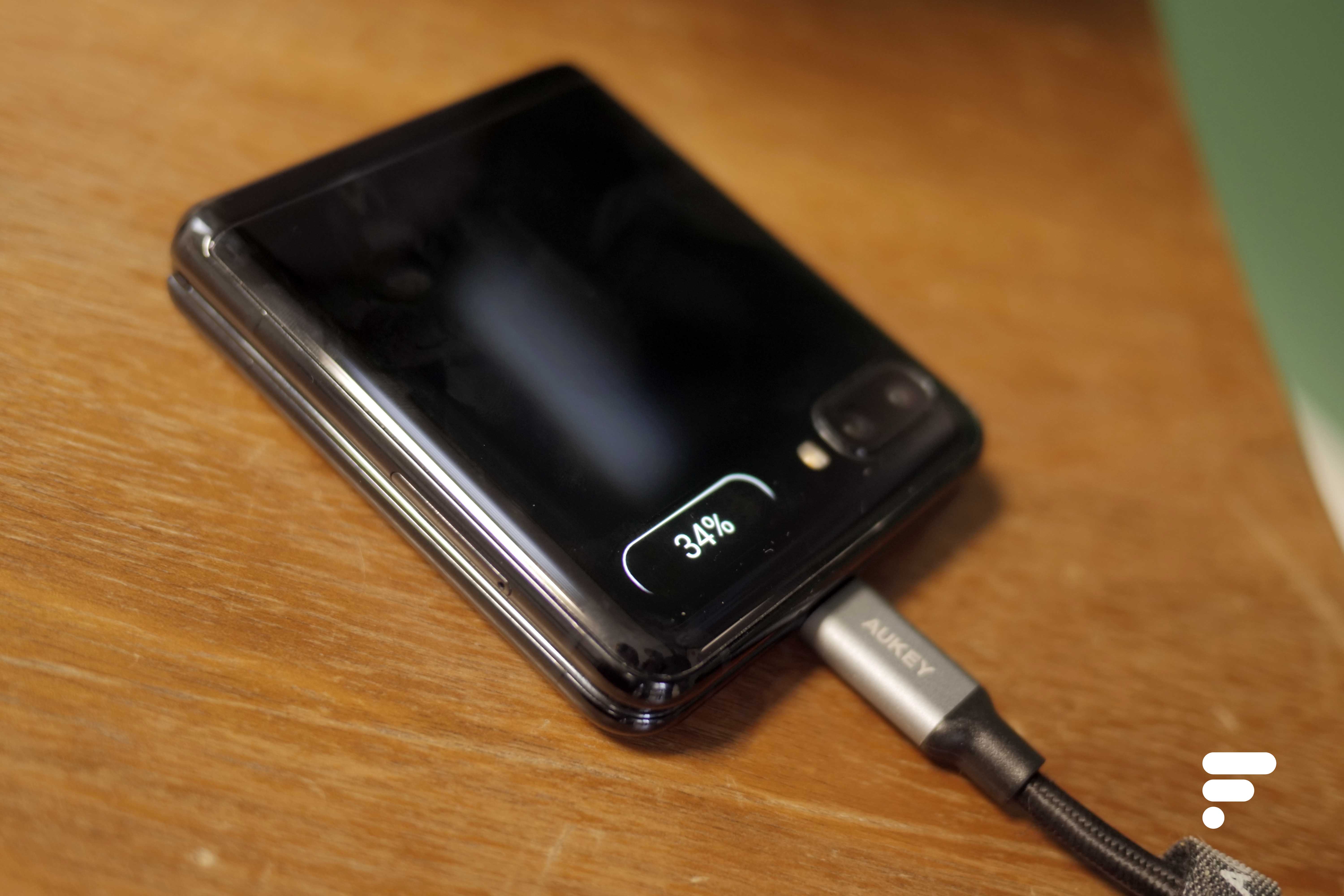 Samsung Galaxy Z Flip charge