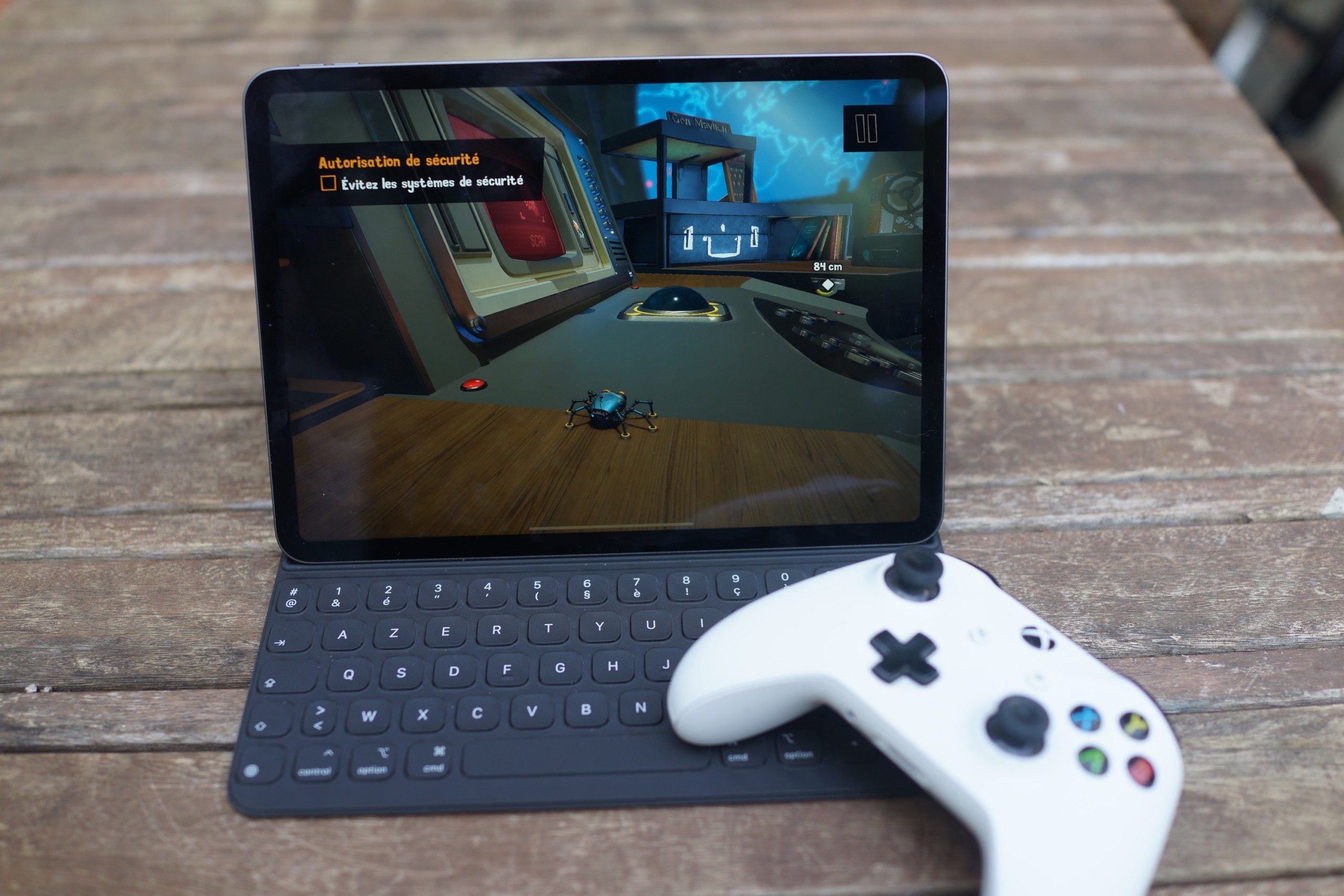 L'iPad Pro et une manette de Xbox One