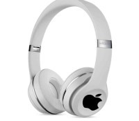 Logo d'Apple apposé sur un casque Beats pour illustrer cet article