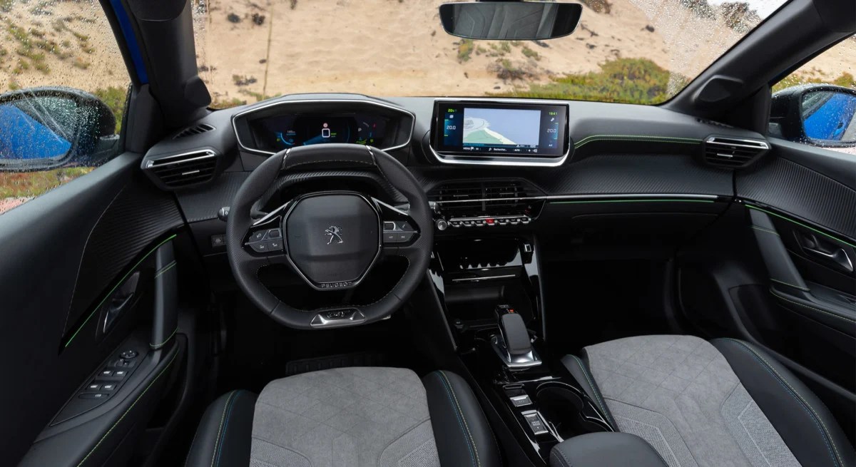 L’intérieur de la e-208