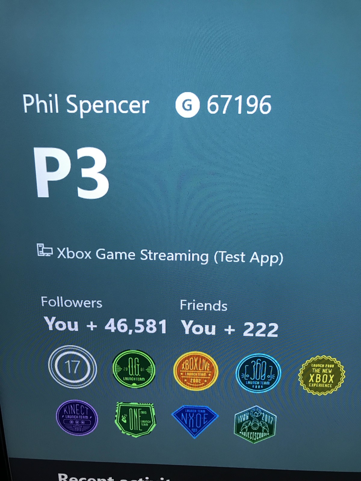 Interface Xbox montrant Phil Spencer jouant à Xbox Game Streaming depuis un PC