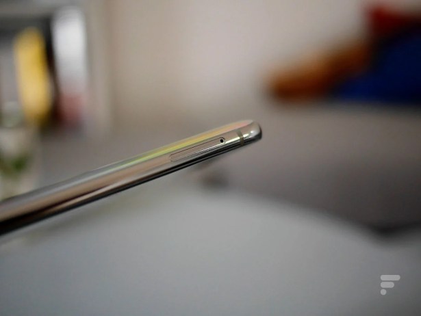 La tranche gauche du Samsung Galaxy Note 10 Lite