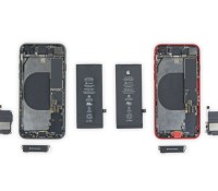 L'iPhone 8 à gauche, l'iPhone SE 2020 à droite // Source : iFixit