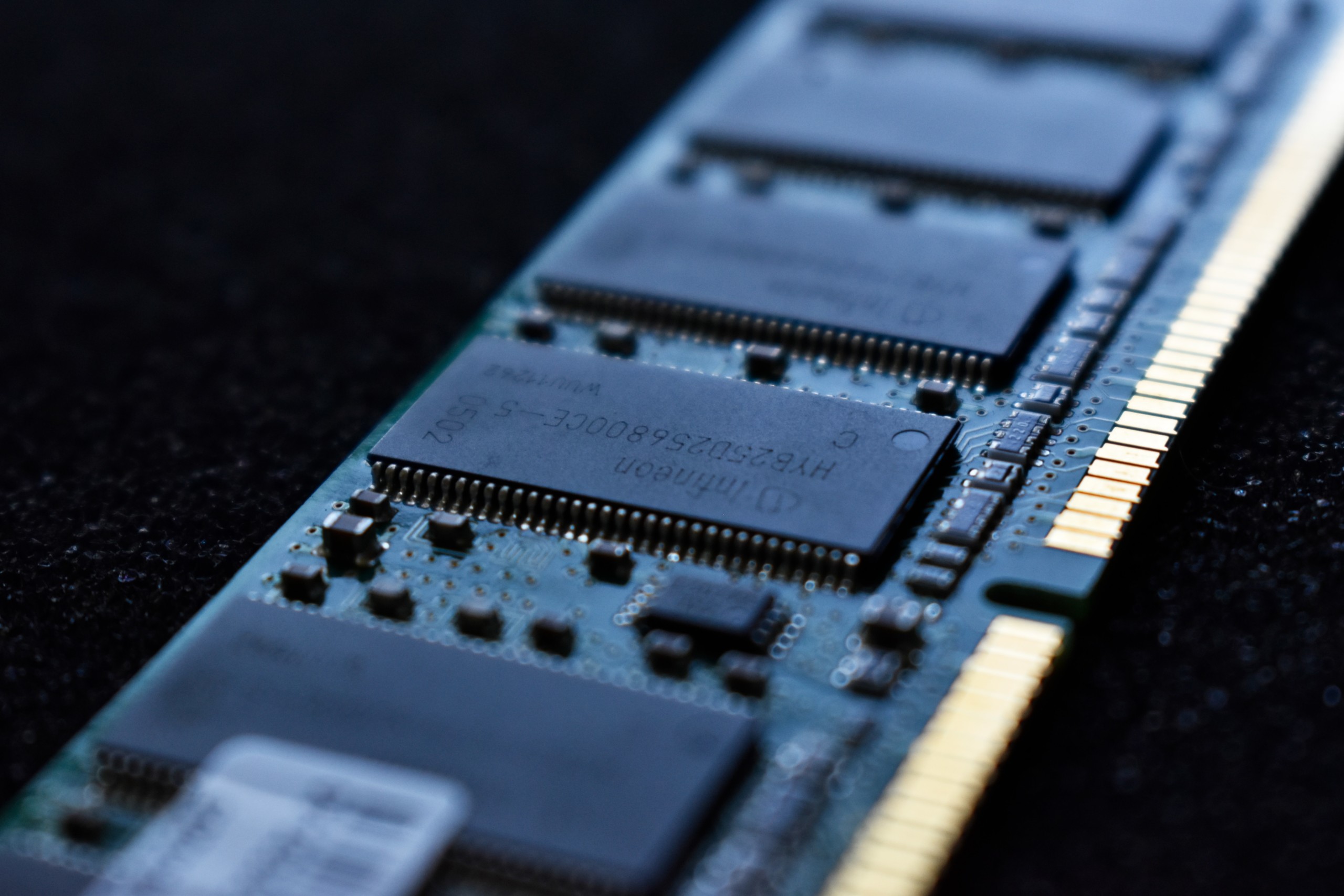 AMD exploiterait dès 2022 la mémoire DDR5… mais Intel aurait un coup d’avance