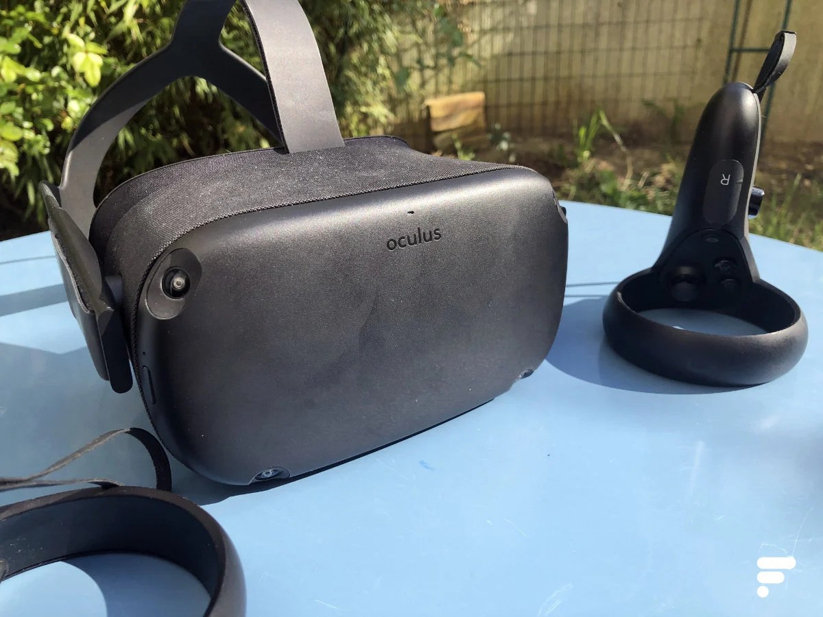 L'Oculus Quest et les deux contrôleurs Oculus Touch