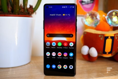 OnePlus 8 de face