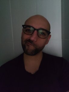 Selfie en environnement très sombre avec le OnePlus 8