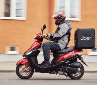 Un livreur Uber