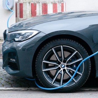 L’assurance d’une voiture électrique est-elle vraiment moins chère ?