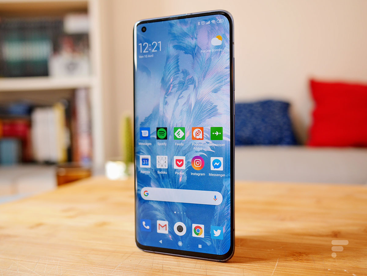 Le poinçon en haut à gauche de l'écran du Xiaomi Mi 10
