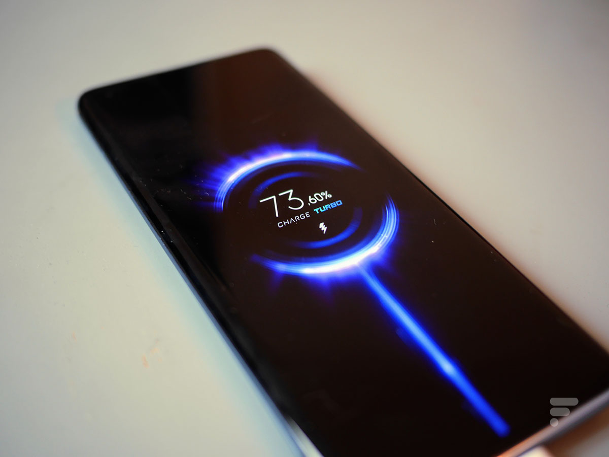 Le Xiaomi Mi 10 Pro en train de charger