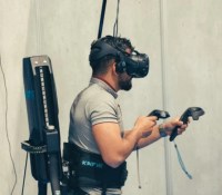 Suite au confinement, a réalité virtuelle pourrait-elle devenir un marché de masse ? // Source : Stéphane Bernard - Unsplash