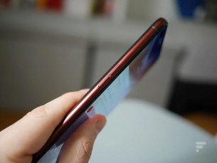 La tranche gauche du Realme X50 Pro