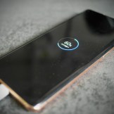 La charge rapide des smartphones n’a souvent de « rapide » que le nom