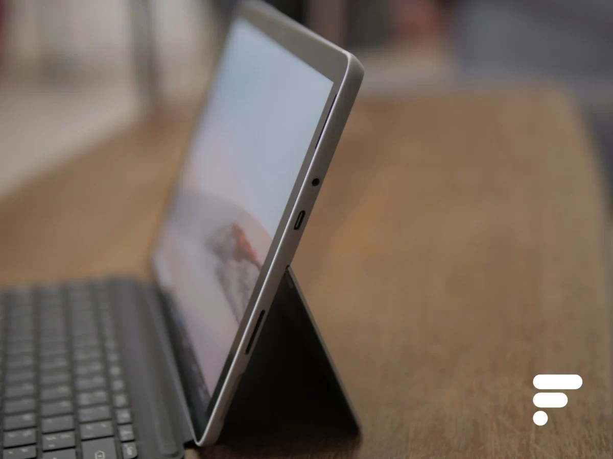 Les connectiques de la Microsoft Surface Go 2