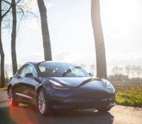 Tesla préparerait de nouvelles options pour recharger nos mobiles dans sa Model 3