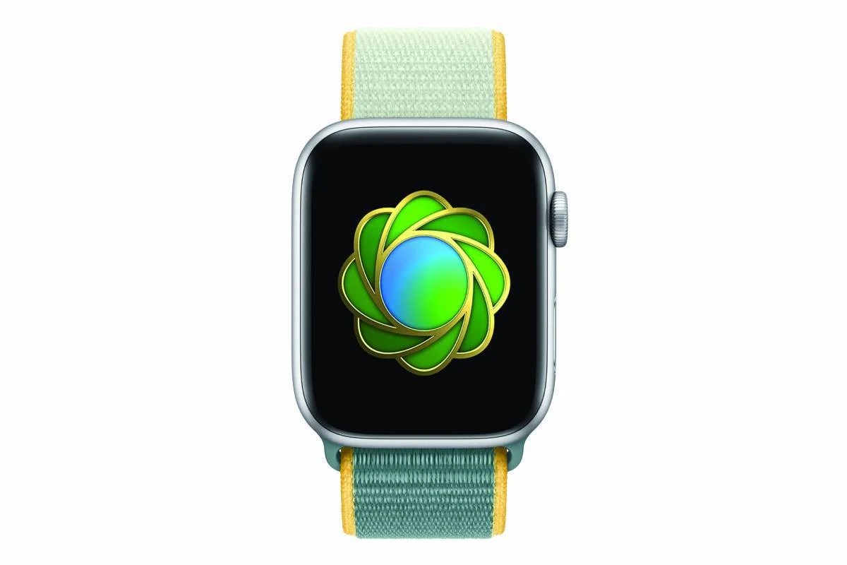 Une Apple Watch avec le badge environnement