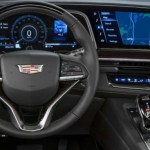 Cadillac Lyriq : un écran OLED incurvé de 33 pouces s’invitera sur le SUV électrique