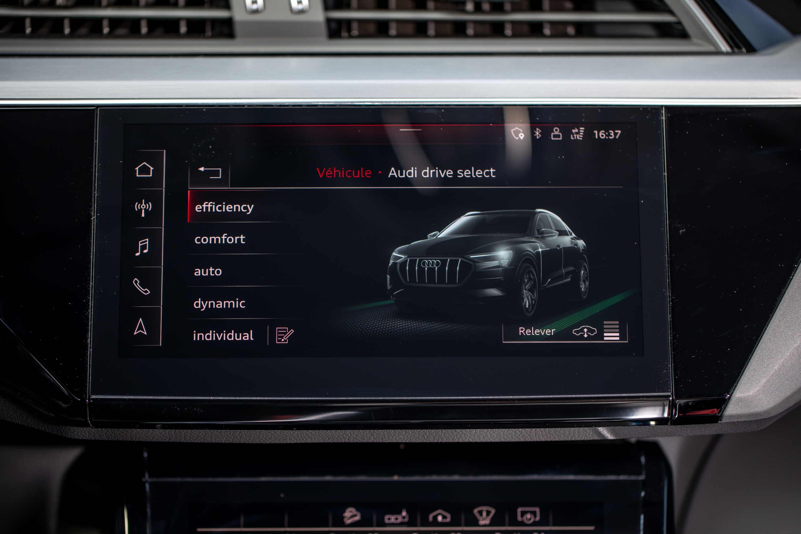 L'écran tactile central // Source : Étienne Rovillé pour Audi France