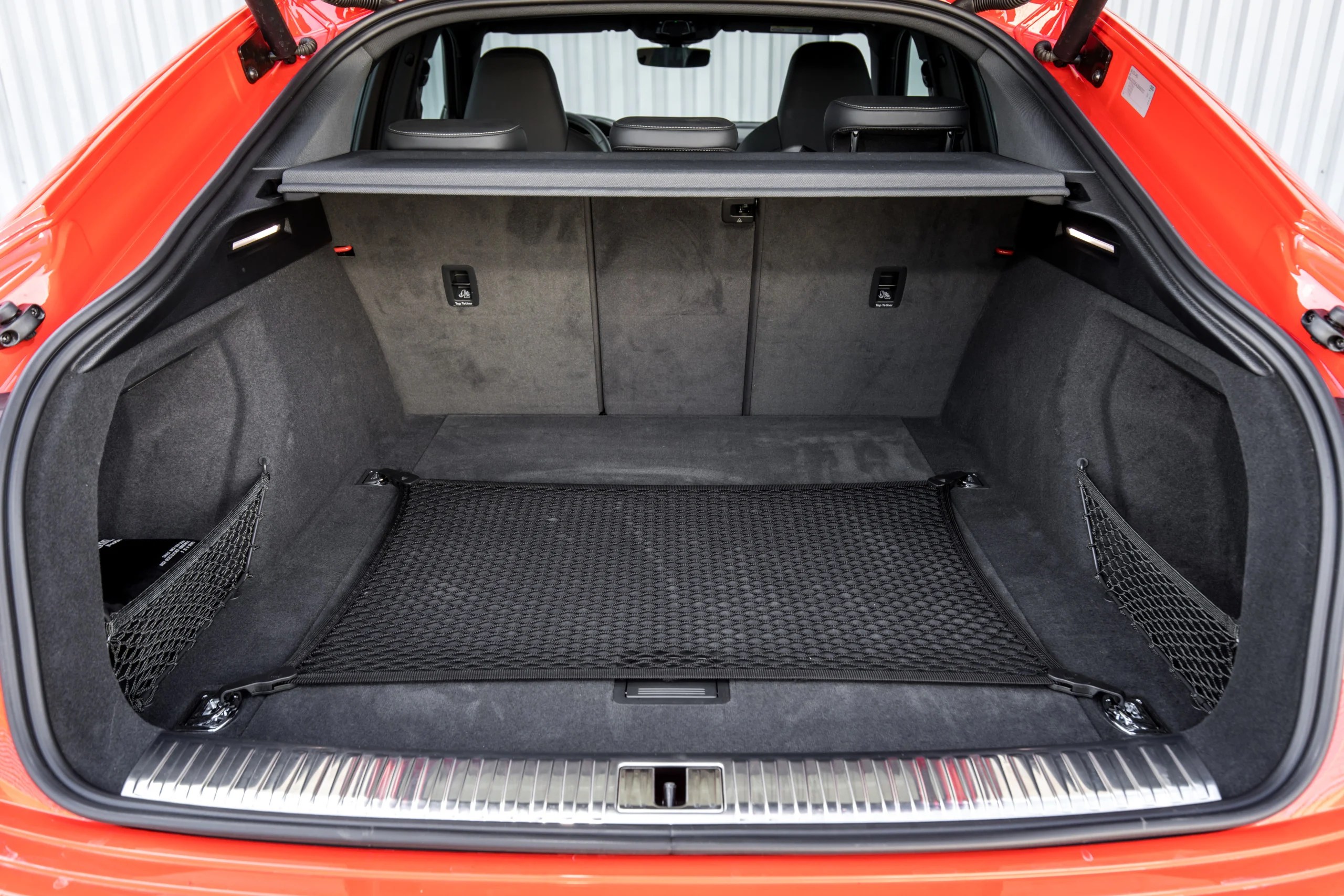 Le coffre de l'Audi e-tron Sportback // Source : Étienne Rovillé pour Audi France