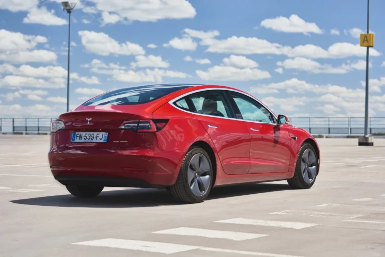 Essai de la Tesla Model 3 (2020) : on l’adore malgré ses défauts