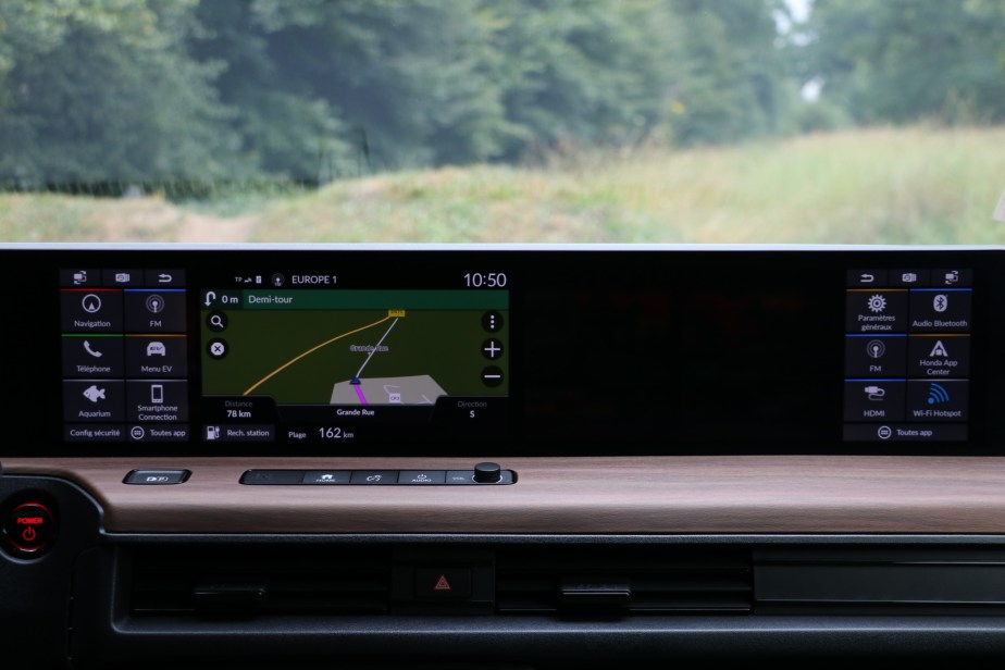 Les écrans tactiles de la Honda e // Source : Yann Lethuillier pour Frandroid