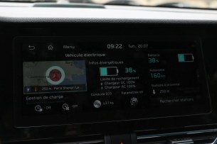 Le système d'info-divertissement du Kia e-Niro // Source : Yann Lethuillier pour Frandroid