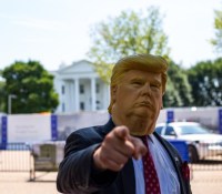 Donald Trump exige "une très grosse part pour le Trésor des États-Unis" // Source : Unsplash - Darren Halstead