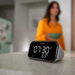 Lenovo présente son Smart Clock Essential, un réveil intelligent qui va à l’essentiel