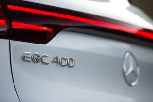 mercedes-eqc-8