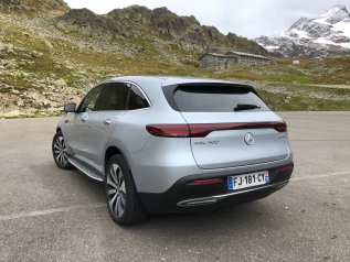 mercedes-eqc-9