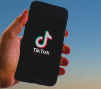 Les employés de l'Union européenne doivent supprimer l'application TikTok de leurs téléphones avant le 15 mars prochain. // Source : Pixabay