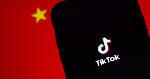 À leur insu, certains utilisateurs de TikTok sur Android transmettaient leur adresse MAC à l'application // Source : Solen Feyissa - Unsplash