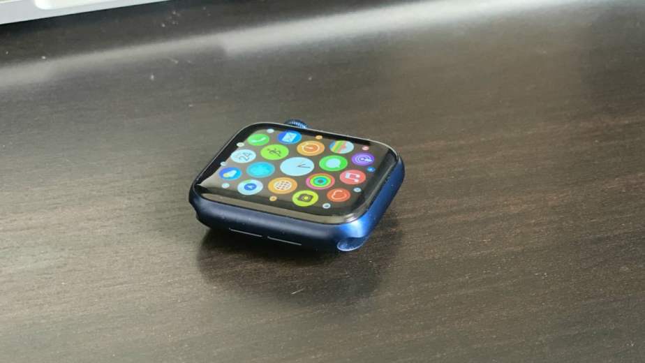 Le boîtier bleu aluminium de l'Apple Watch Series 6