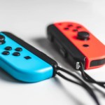 Les manettes Joy-Con de la Nintendo Switch // Source : Sara Kurfeß sur Unsplash