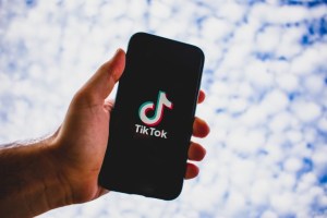TikTok sauvé à la dernière minute par un accord avec Oracle, Trump et Walmart