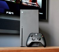 Xbox Series X et sa manette // Source : TheVerge