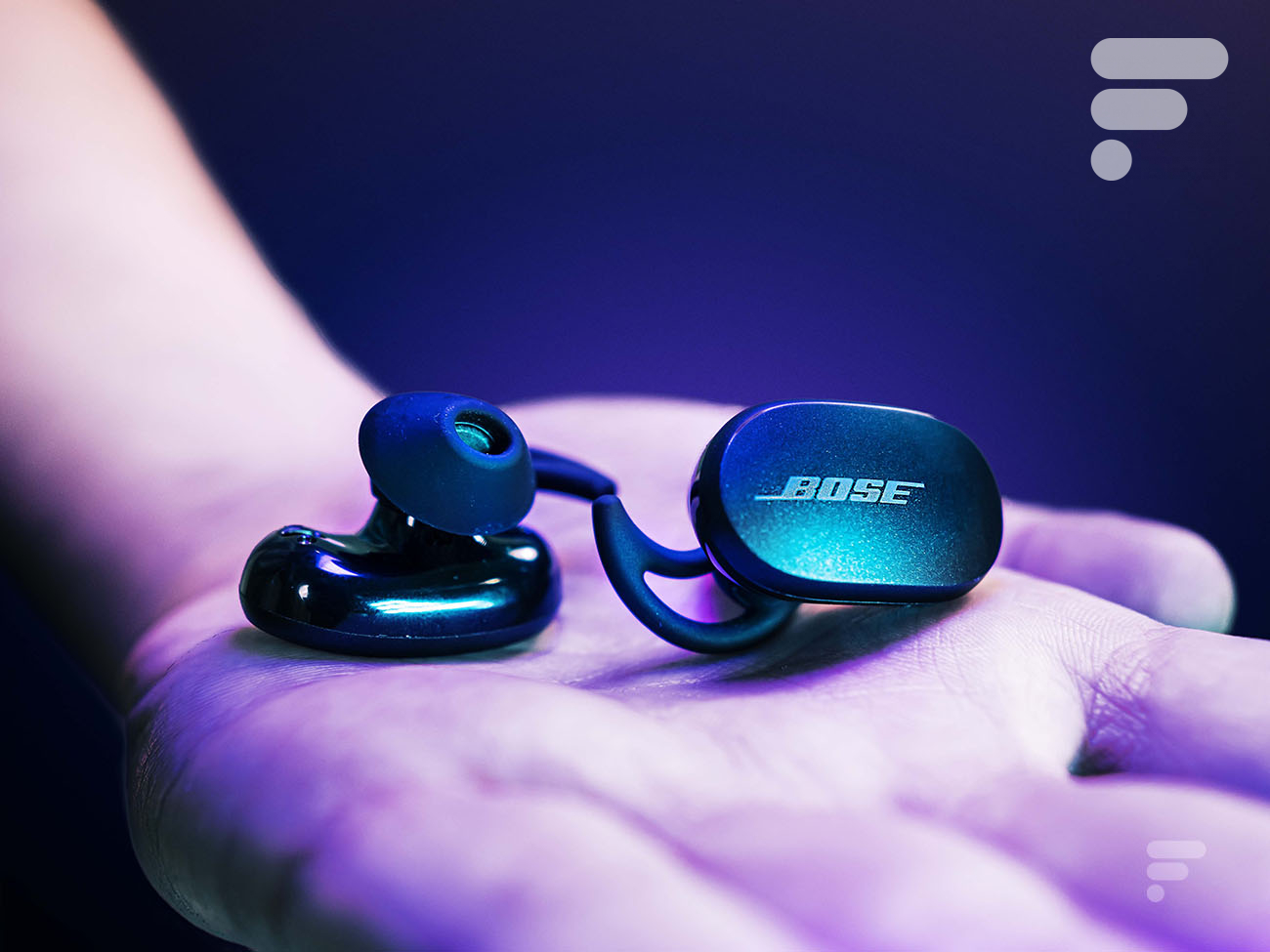 Le boîtier des Bose QC Earbuds