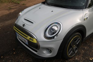 La Mini Cooper SE // Source : Yann Lethuillier pour Frandroid