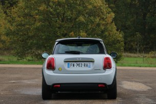 La Mini Cooper SE de dos // Source : Yann Lethuillier pour Frandroid