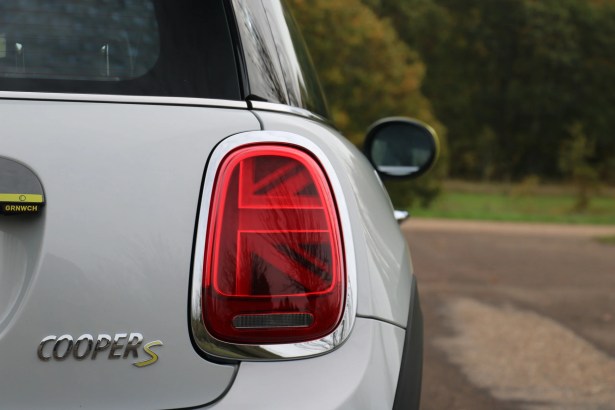 La Mini Cooper SE // Source : Yann Lethuillier pour Frandroid