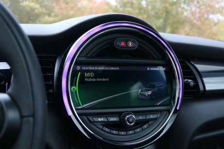La Mini Cooper SE // Source : Yann Lethuillier pour Frandroid