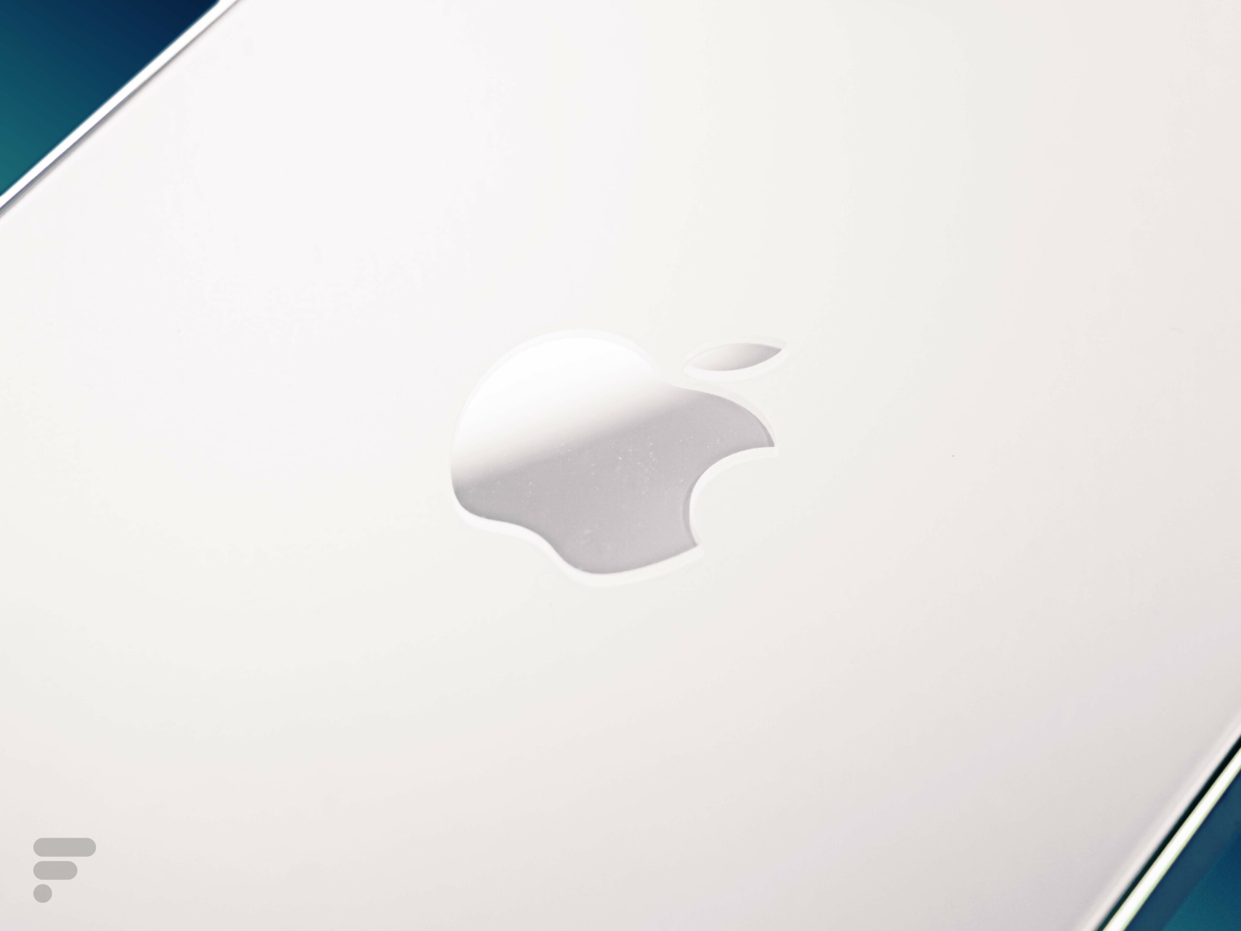 La pomme au dos de l'iPhone 12 Pro