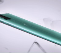 OnePlus 8T Vert Aquamarine // Source : OnePlus