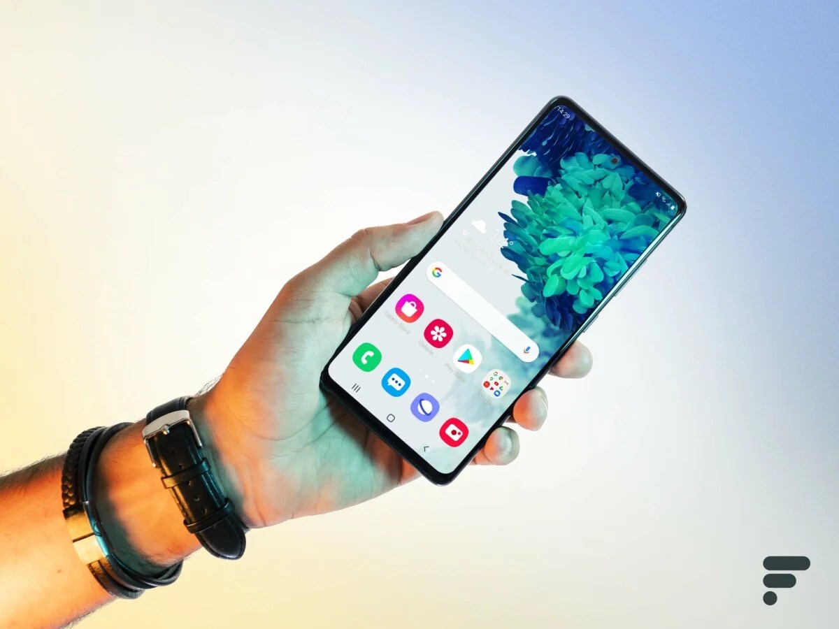 Samsung Galaxy S20 Fe // Źródło: Arnaud Gelineau - Frandroid