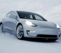 Tesla déploie une nouvelle fonctionnalité pour dégivrer votre port de charge en hiver